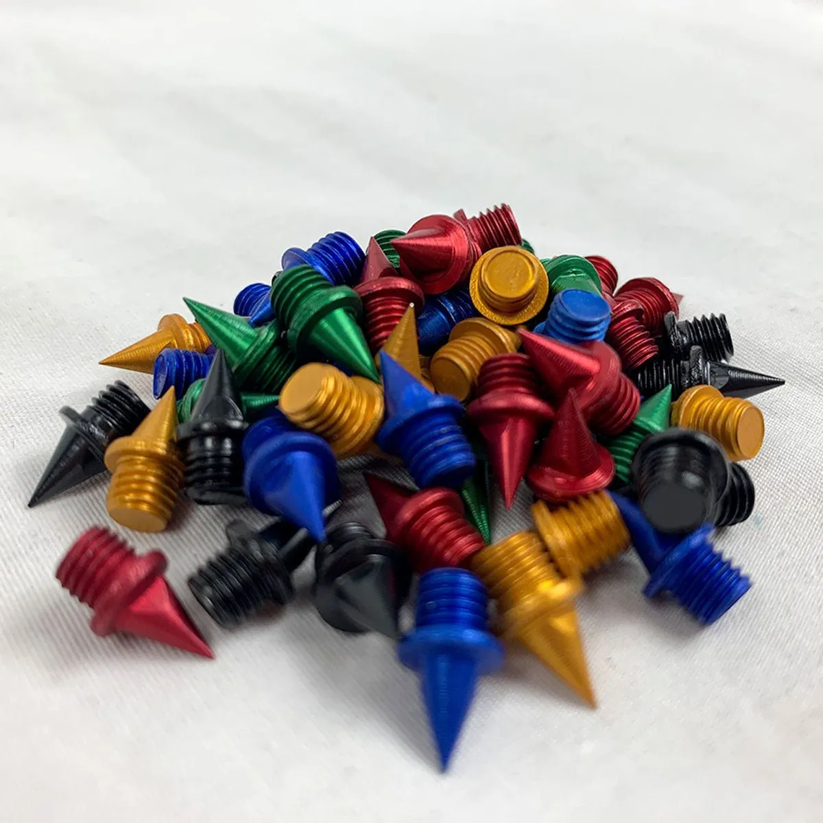 COLORED CARBON PYRAMID SPIKES