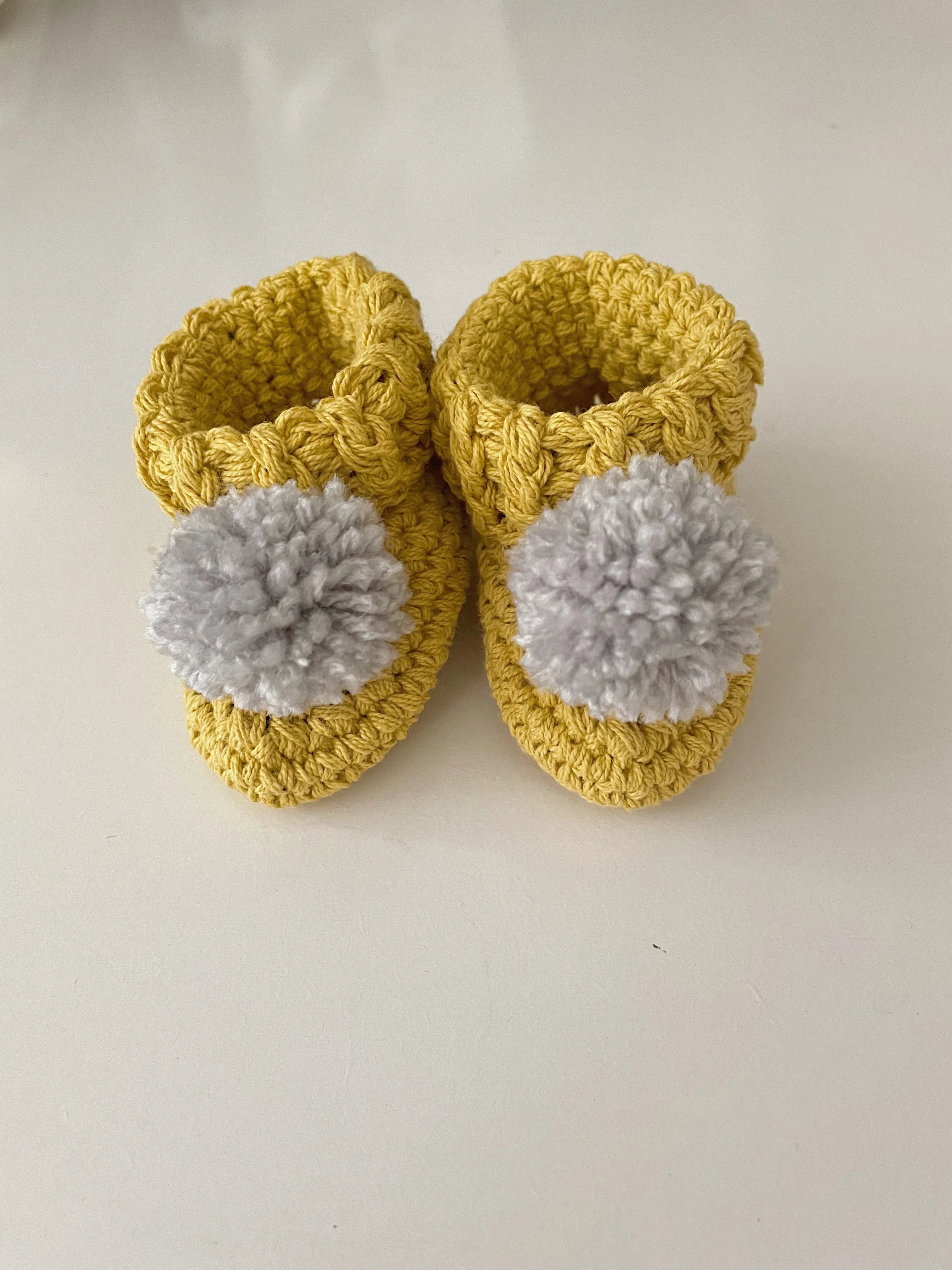 Organic cotton pom pom booties