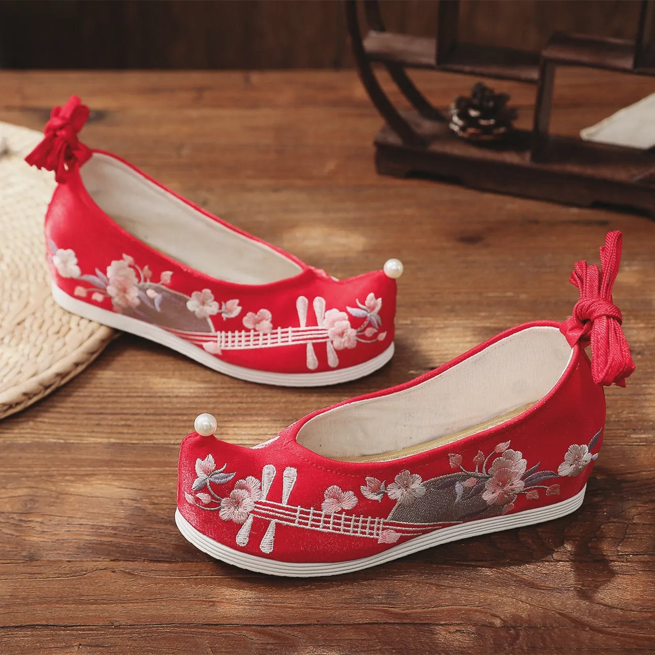 Women's Rouge Magpie Song Drifting Butterfly Ancient Canvas Shoes