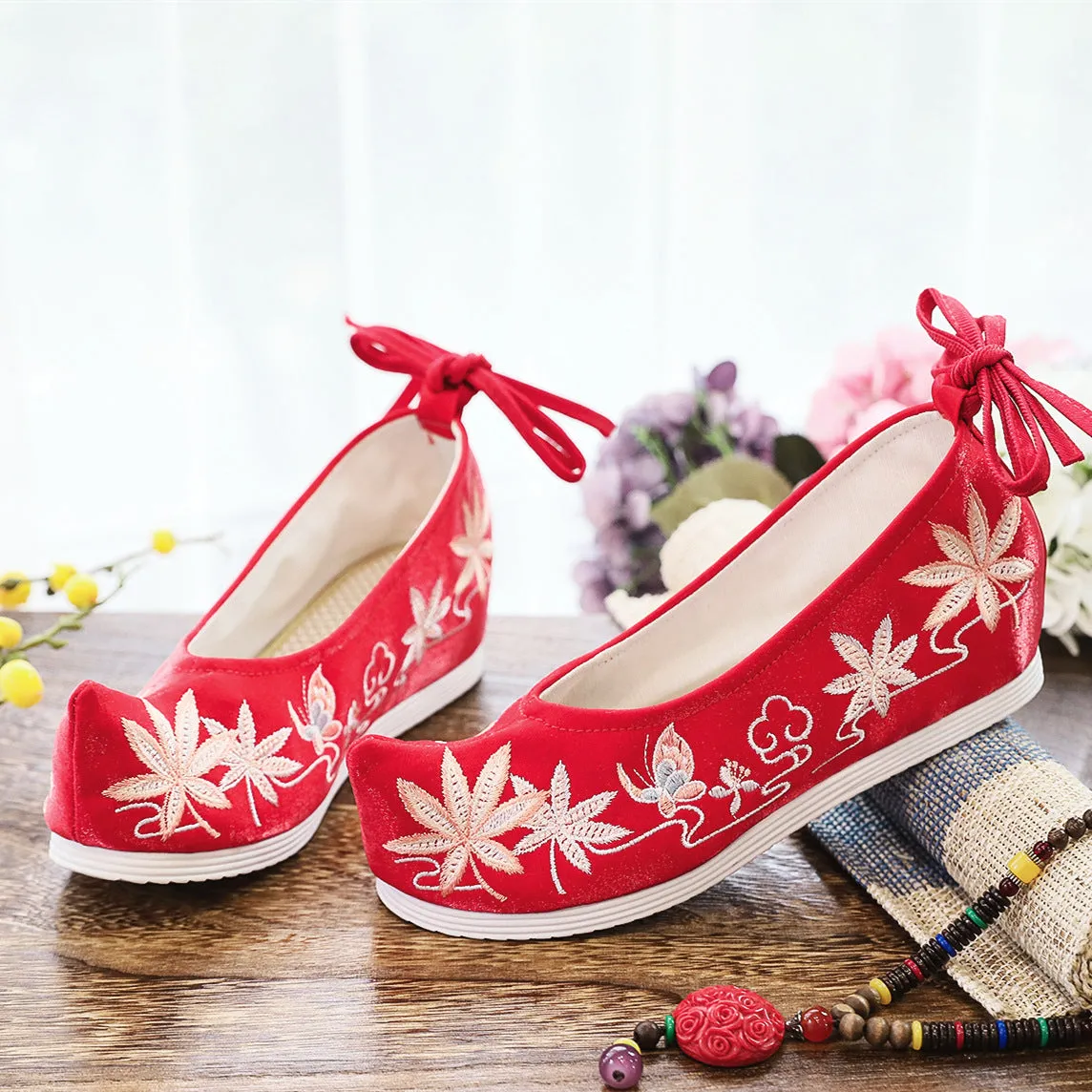 Women's Rouge Magpie Song Drifting Butterfly Ancient Canvas Shoes