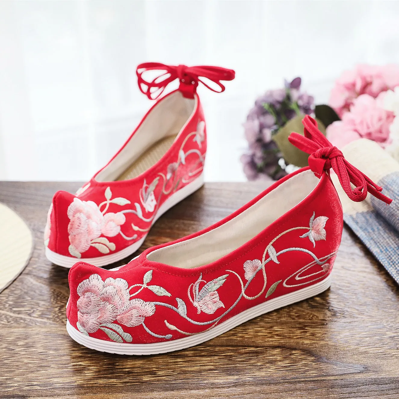 Women's Rouge Magpie Song Drifting Butterfly Ancient Canvas Shoes