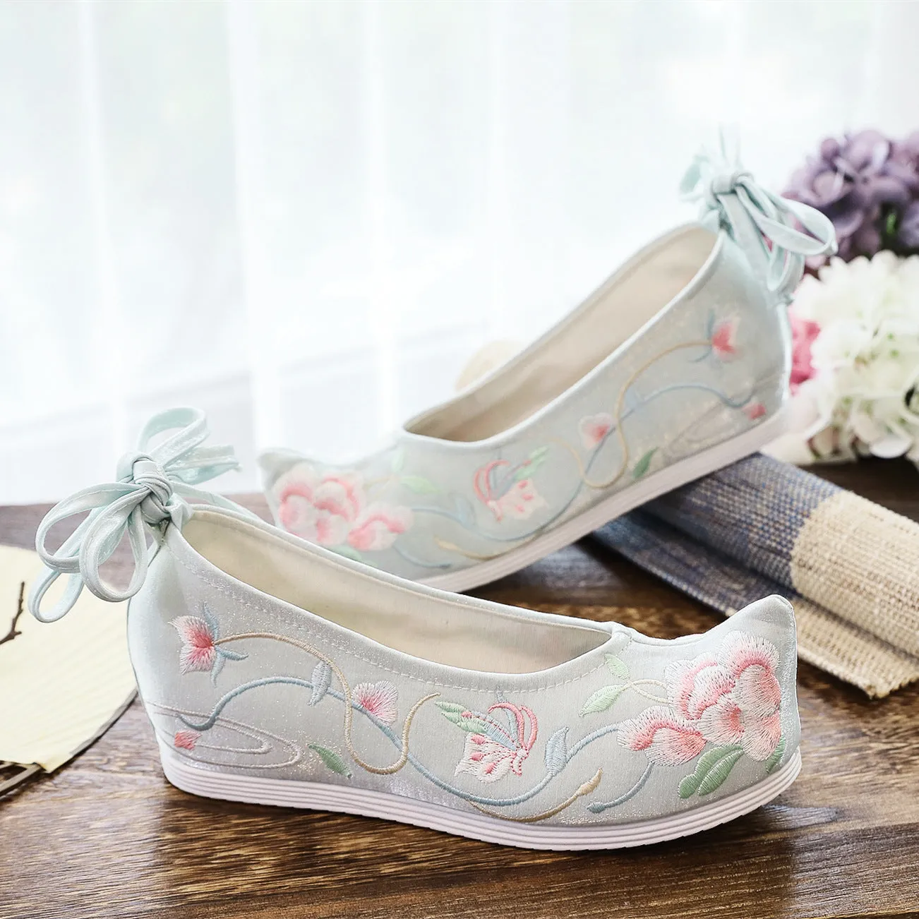 Women's Rouge Magpie Song Drifting Butterfly Ancient Canvas Shoes