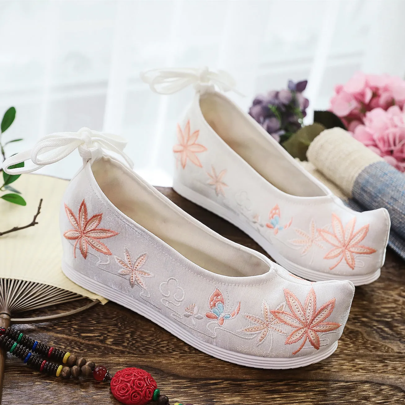 Women's Rouge Magpie Song Drifting Butterfly Ancient Canvas Shoes